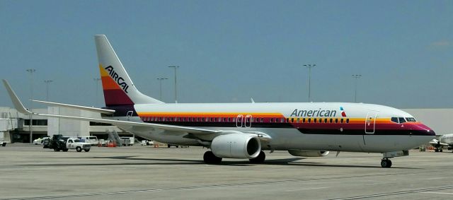 Boeing 737-800 (N917NN) - AirCal in Charlotte