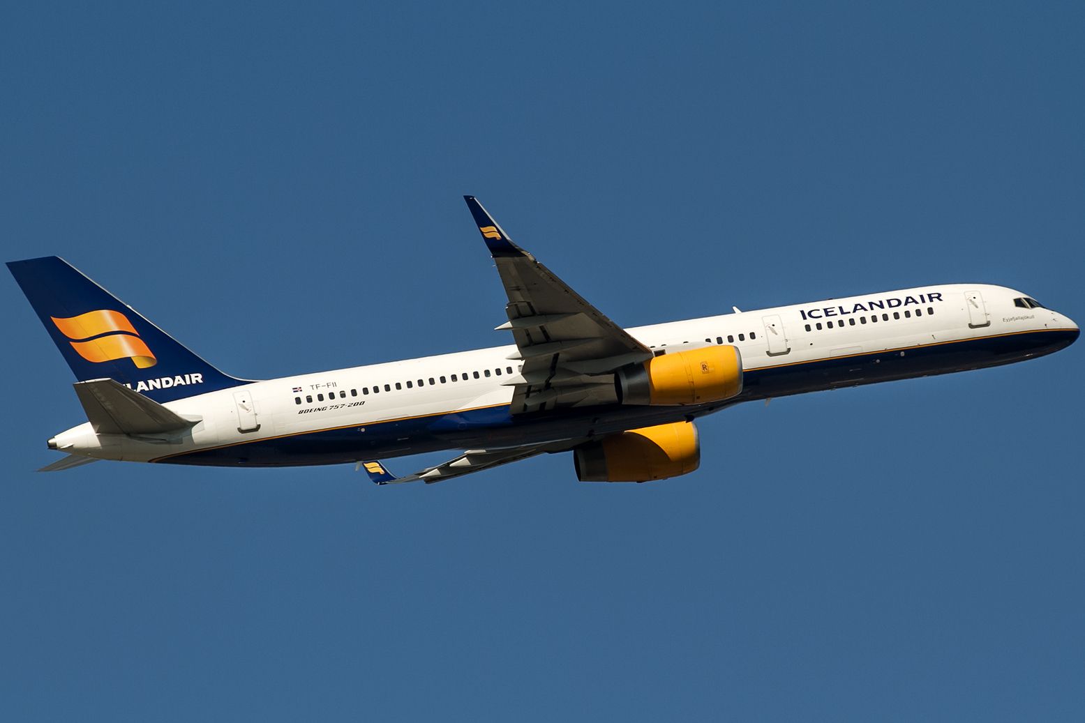 Boeing 757-200 (TF-FII) - named as the vulcano