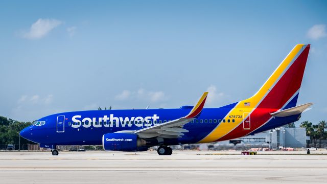 Boeing 737-700 (N7873A) - N7873A br /B737 CN:29350 br /SWA771 FLL-STL br /2017-04-27 KFLL RWY 10L