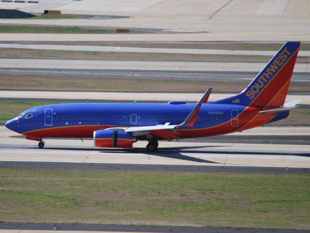 Boeing 737-700 (N949WN) - Arriving runway 8L - 4/6/13