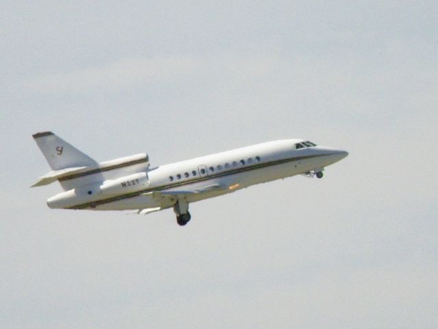 Dassault Falcon 900 (N22T) - Wheels-up for the Falcon... from Blue Grass Airport (KLEX)...