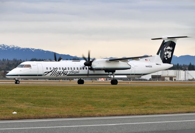 de Havilland Dash 8-400 (N442QX)