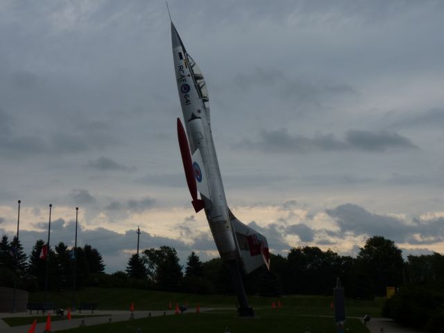 10-4641 — - gate gaurdian to Canadian Warplane Heritage museum