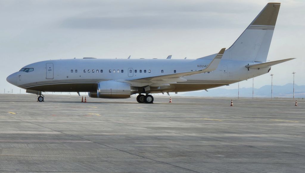 Boeing 737-700 (N324CH)