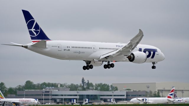 Boeing 787-9 Dreamliner (SP-LSB) - BOE756 on final to Rwy 16R to complete a C5 flight on 4.30.18. (ln 694 / cn 38084).