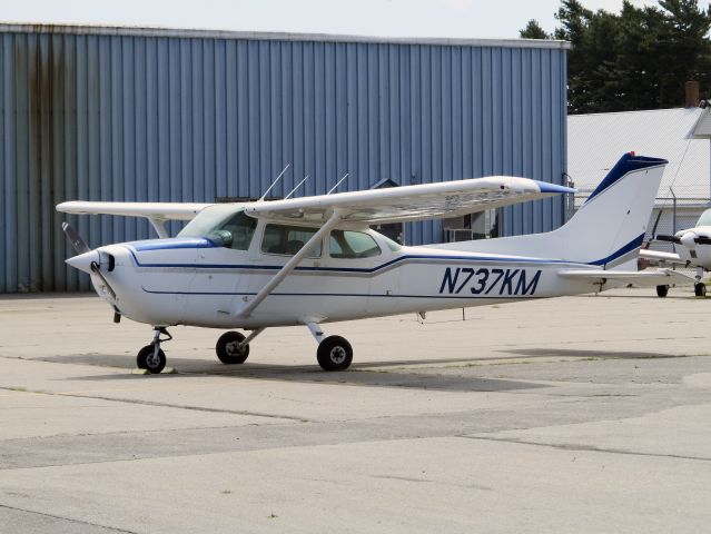 Cessna Skyhawk (N737KM)