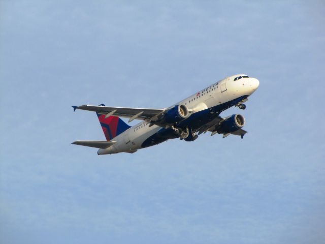 Airbus A319 (N334NB)