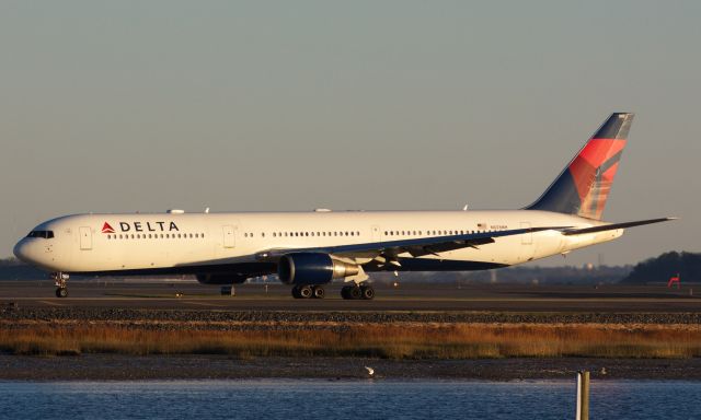 BOEING 767-400 (N833MH) - This Delta B767-400 chartered The New England Patriots football team to Buffalo to play the Bills on 10/31/20.