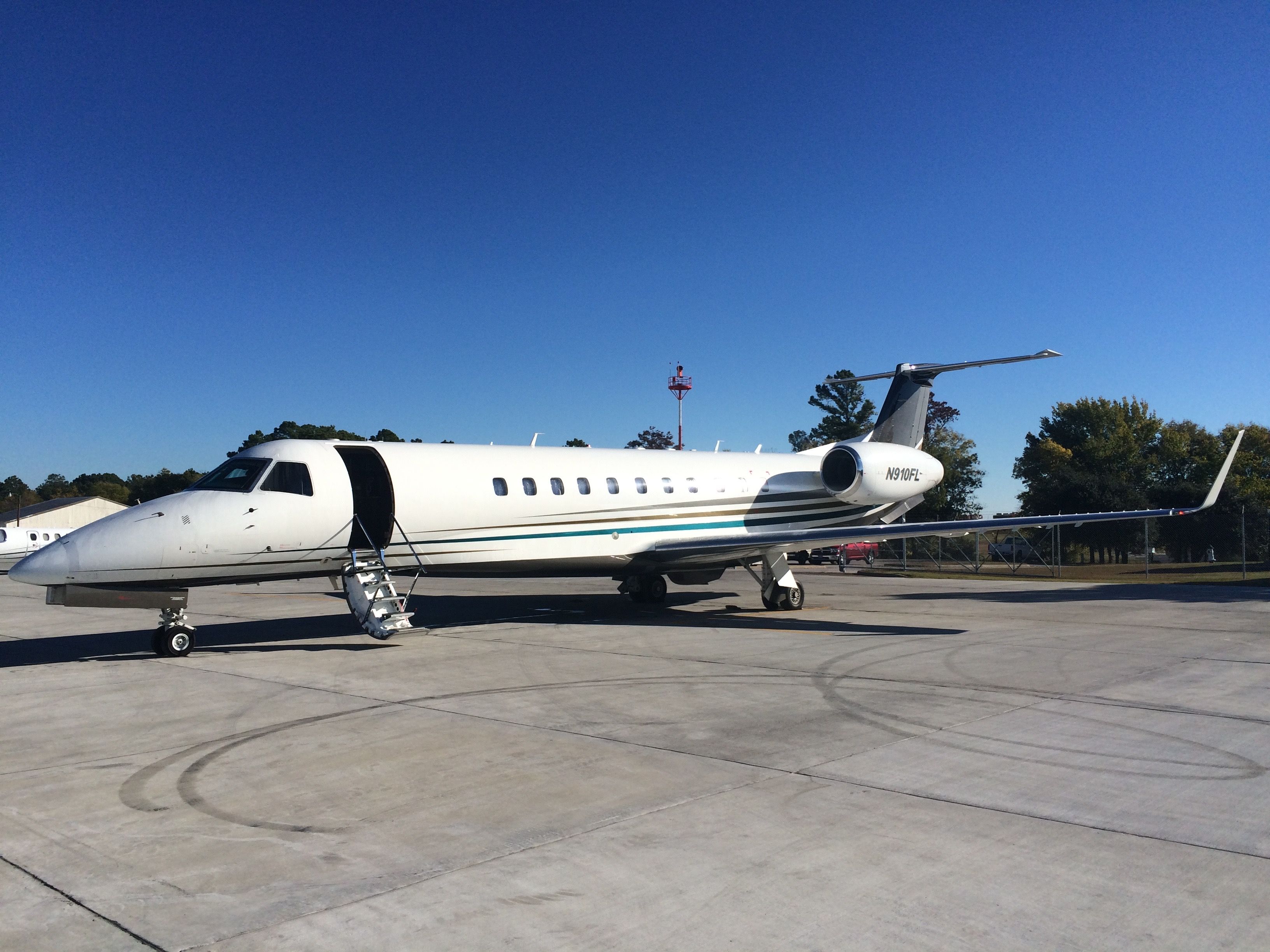 Embraer ERJ-135 (N910FL)
