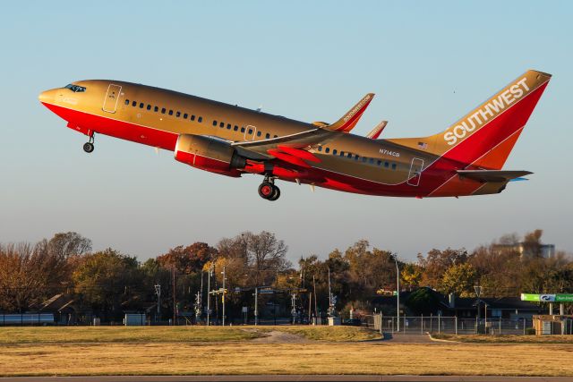 Boeing 737-700 (N714CB) - The "Southwest Classic", N714CB, leaving for Lubbock