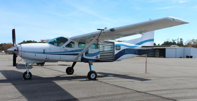 Cessna Caravan (N208TS) - Skydive Chicago's Cessna 208 Caravan on the ramp at Northeast Alabama Regional Airport, Gadsden, AL - November 23, 2021.