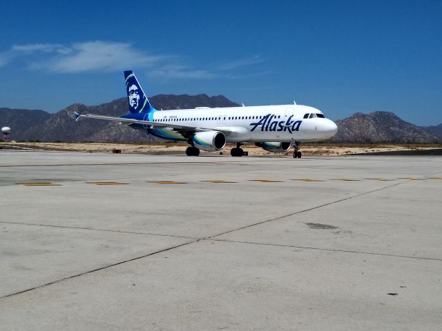 Airbus A320 (N852VA) - Entrando a posición remota.