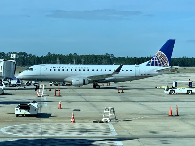 EMBRAER 175 (long wing) (N82333)