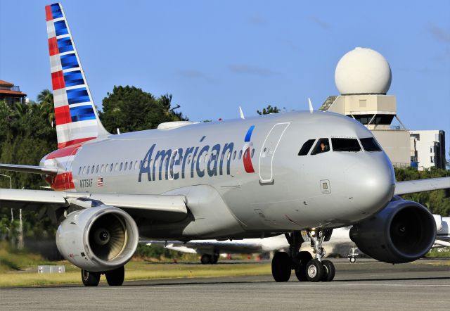 Airbus A319 (N775XF)