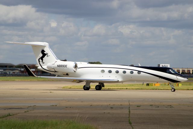 Gulfstream Aerospace Gulfstream V (N889DE) - Taxiing to Stand 456 on 6-Aug-21 arriving from OTHH.