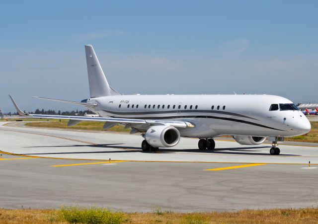 Embraer ERJ-190 (PT-TCK) - Private Lineage 1000