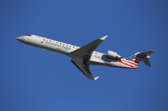 Canadair Regional Jet CRJ-700 (N703SK)