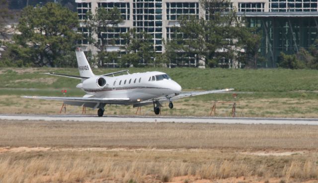 Canadair Challenger (N664QS) - Windy landing