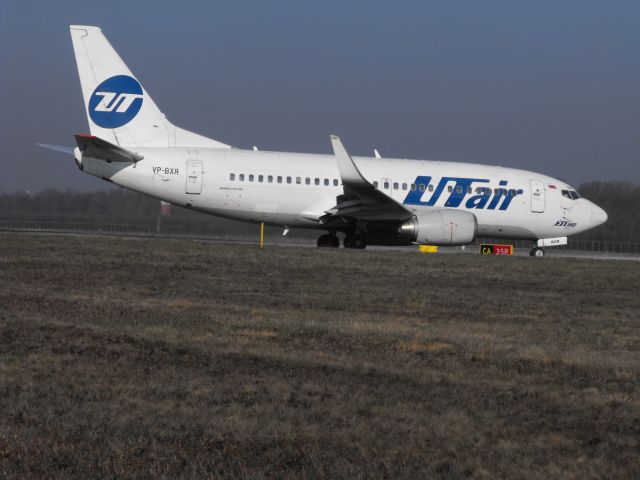 Boeing 737-500 (VP-BXR)