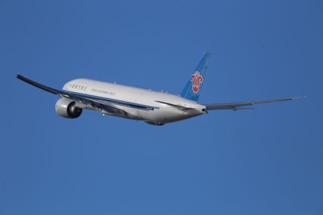 BOEING 777-200LR (B-2080)