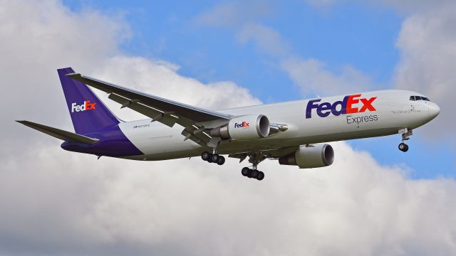 BOEING 767-300 (N278FE) - FedEx Express Boeing 767-300F (N278FE) arrives KRDU Rwy 23R on 7/09/2023 at 5:46 pm.