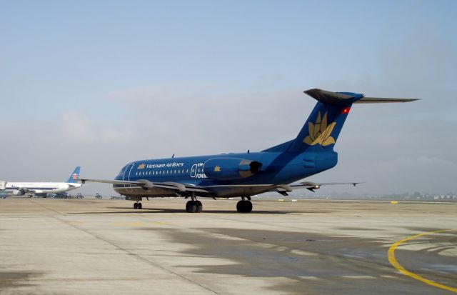 Fokker 70 (VN-A502)