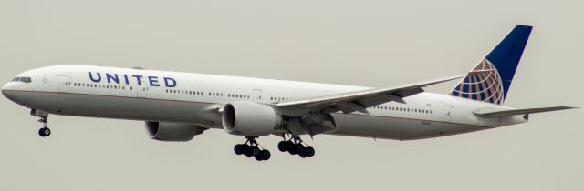 BOEING 777-300ER (N2142U) - United Airlines Boeing 777-322ER arriving from Rome landing on runway 22R at Newark on 8/4/21.