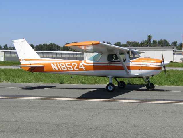 Cessna Commuter (N18524) - Taxiing to RWY 24