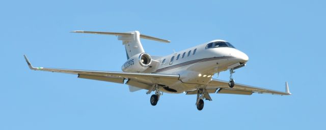 Embraer Phenom 300 (N328QS)