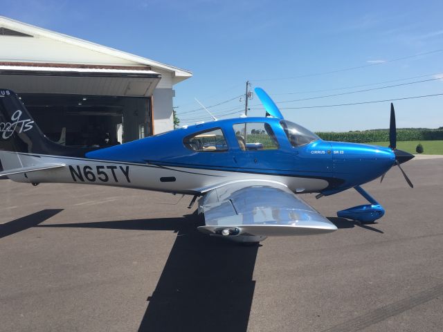 Cirrus SR-22 (N65TY)