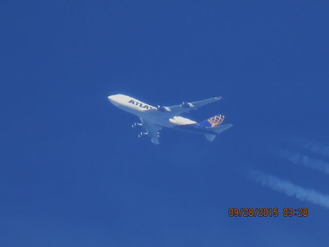 Boeing 747-400 (N477MC)