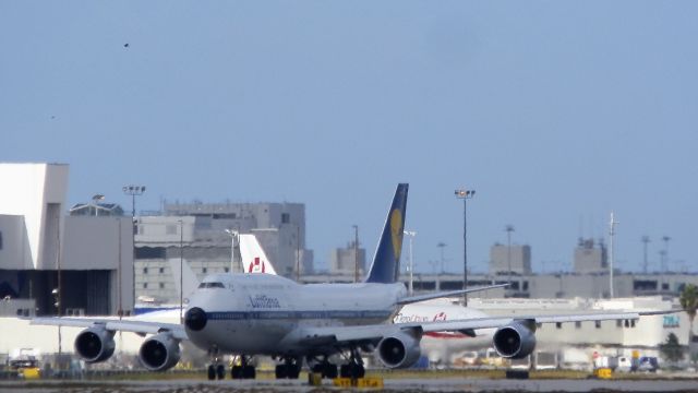 BOEING 747-8 (D-ABYT)