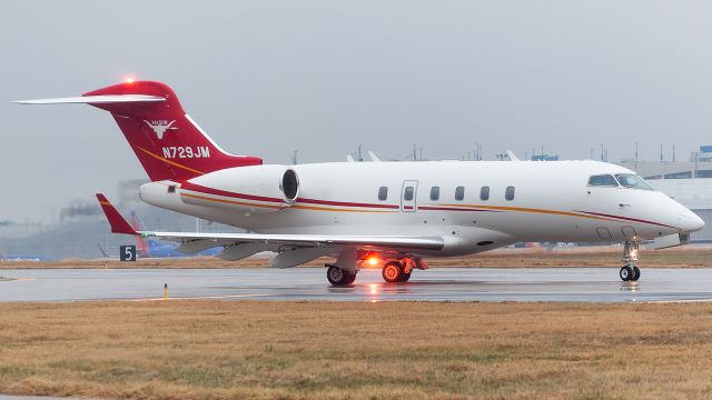 Bombardier Challenger 300 (N729JM)