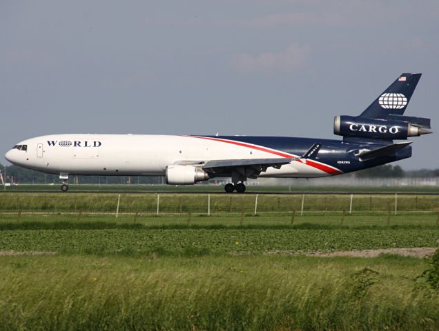 Boeing MD-11 (N382WA)