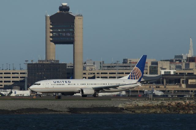 Boeing 737-700 (N68805)