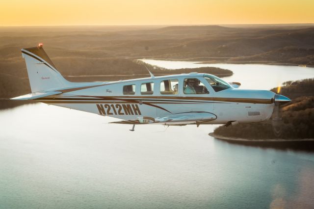 Beechcraft Bonanza (36) (N212MH)