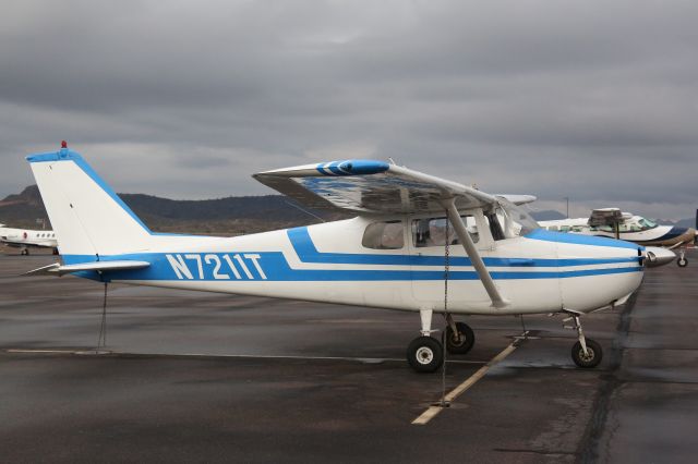 Cessna Skyhawk (N7211T)