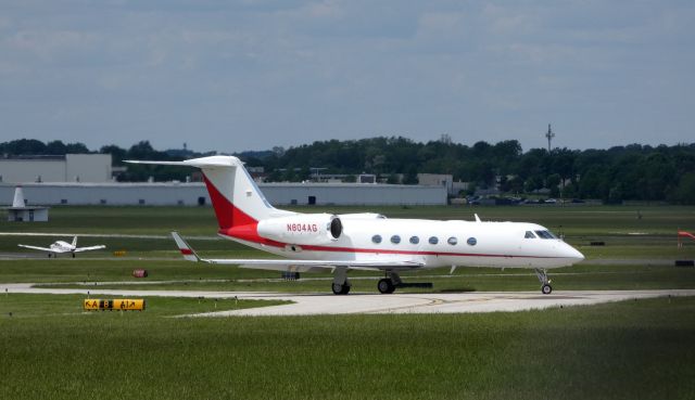 Gulfstream Aerospace Gulfstream IV (N804AG) - Taxiing for departure is this 2010 Gulfstream 450 while a Skyhawk just touched down in the Spring of 2019.