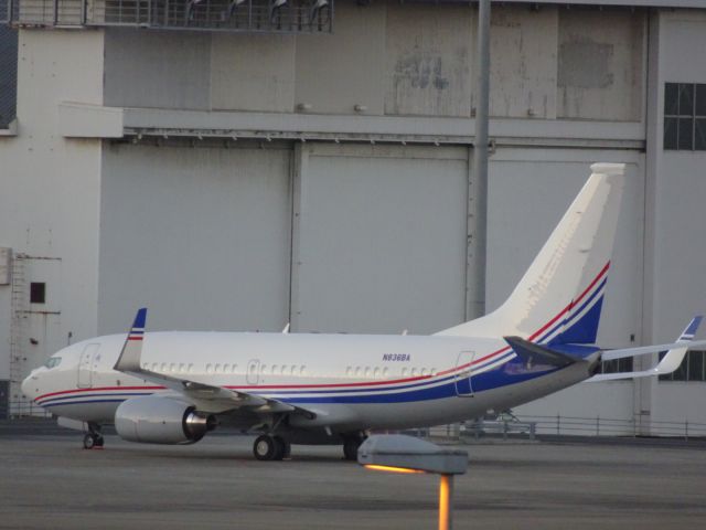 Boeing 737-700 (N836BA)