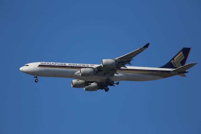 Airbus A340-500 (9V-SGB)