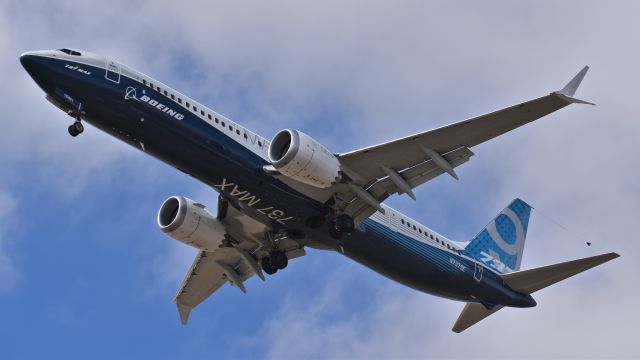 Boeing 737 MAX 9 (N7379E) - Boeings first 737 MAX 9 performing touch and gos on runway 17L at Colorado Springs Municipal Airport, Colorado