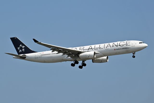 Airbus A330-300 (C-GOFV)