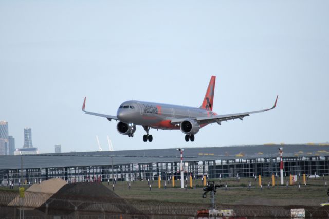 Airbus A321neo (VH-OFL) - A JetStar A21N landing on runway 34 at YMML (16:23 2023-06-09)