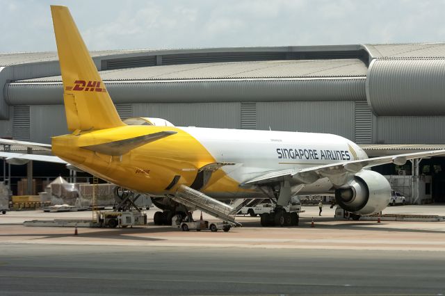 BOEING 777-200LR (9V-DHE) - 24th April, 2025: Parked at the cargo terminal in Suvarnabhumi Airport after arriving from Singapore Changi as flight SQ 7432. 