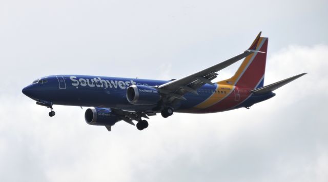 Boeing 737 MAX 8 (N871OM) - Minutes before landing, summer 2018.