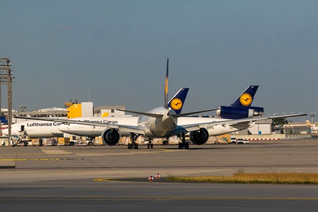 Boeing 777-200 (D-ALFA) - lufthansa Cargo Deck, 2x777 and the oldie