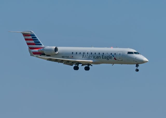 Canadair Regional Jet CRJ-700 (N877AS)