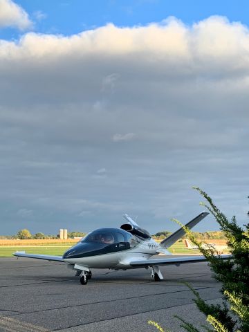 Cirrus Vision SF50 (N621LC) - Listening to Packer Radio Network outside East Metro FBO. Packers beat the Steelers 27-17.