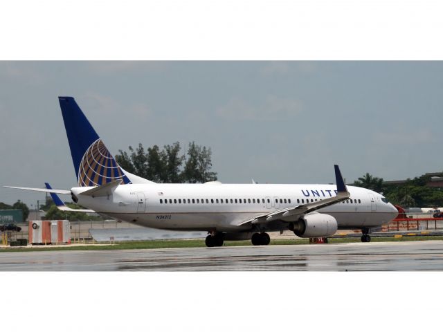 Boeing 737-800 (N24212)