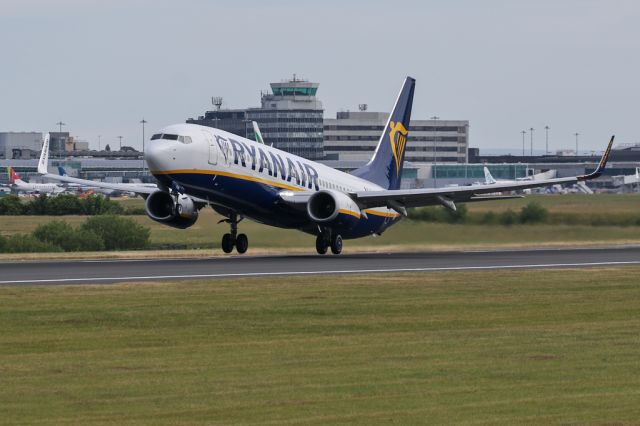 Boeing 737-800 (EI-FOO) - RYR3212 departing to Girona 